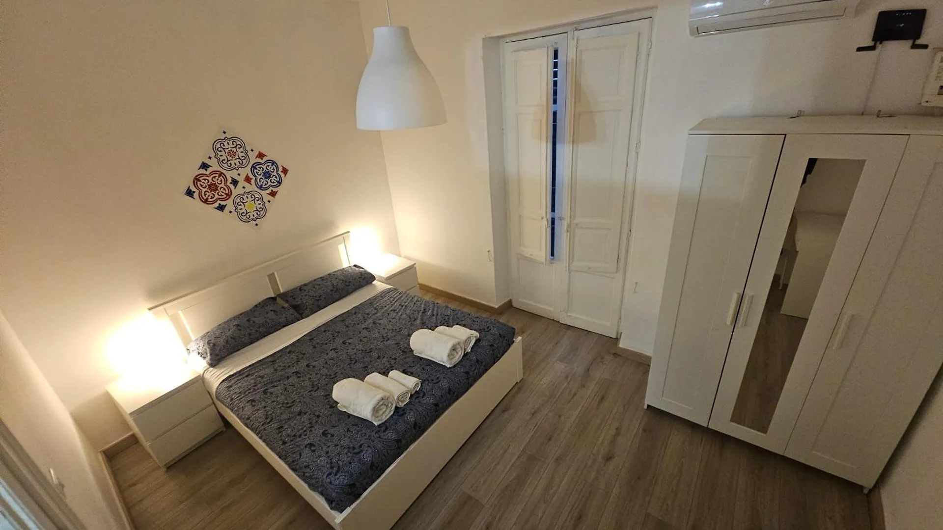 Apartment Dietro Ballaro - Guest House Palermo Italy
